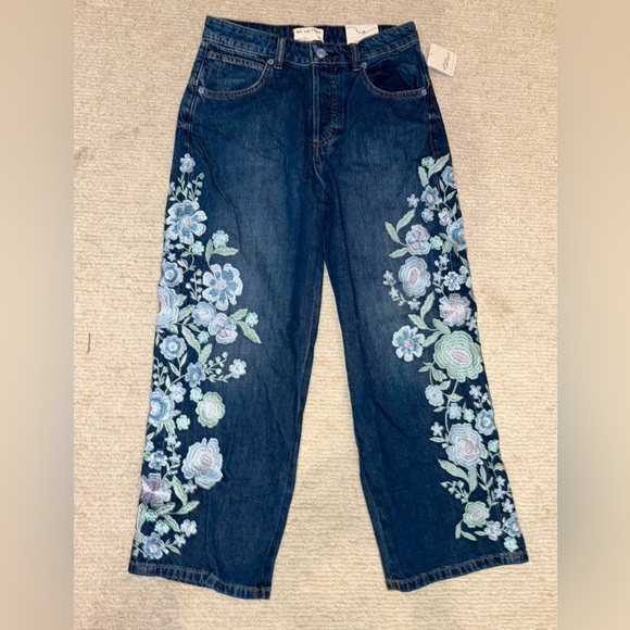 We The Free Denim - NWT Free People x We The Free Willow Floral Embroidered Boyfriend Jeans 🌸
